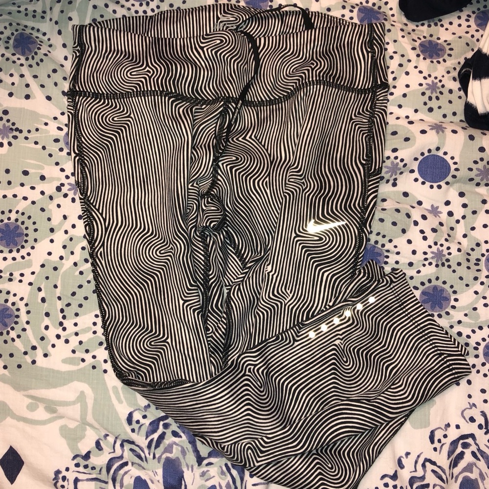 Nike 3/4 Wavy Print Drifit Leggings